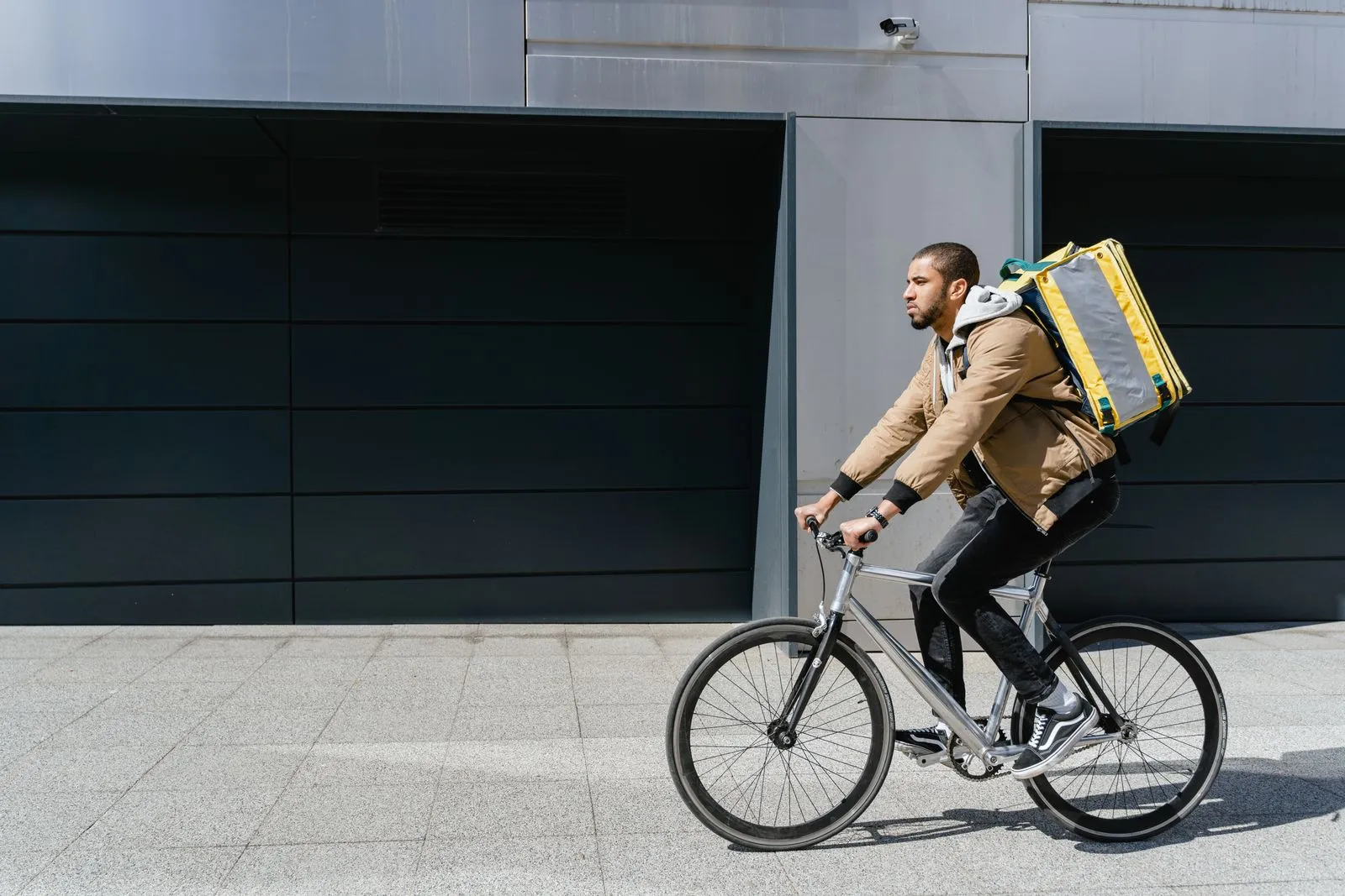 What to Carry on a Delivery E-Bike